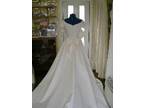 WEDDING GOWN SIZE 12,  Ivory off the sholder wedding gown....